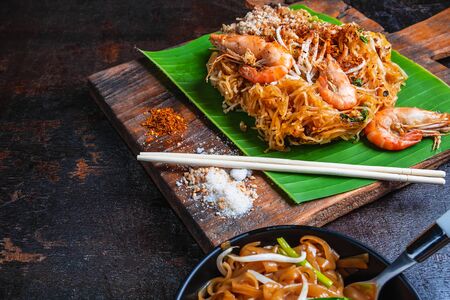 padthai noodles with shrimps and vegetables