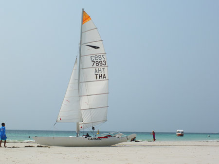 Koh Larn Pattaya,Thailand,March 21,2021 Photos of tourists coming to rest on vacation and admire the beauty of the sailing boats that are parked at Haad Tian.  Koh Larn Pattayaのeditorial素材