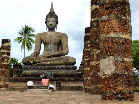 Sukhothai, Thailand, August 3, 2014, the general public and tourists are paying homage to the great Buddha image as a sirimongkol for life.のeditorial素材