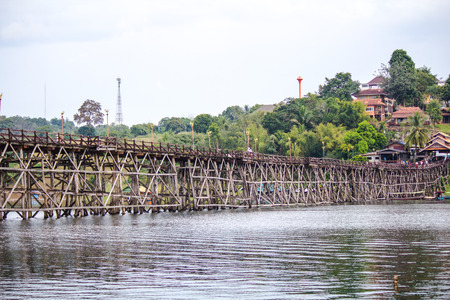 On November 6, 2017 at Kanchanaburi, Thailand. The attractions bridge.のeditorial素材