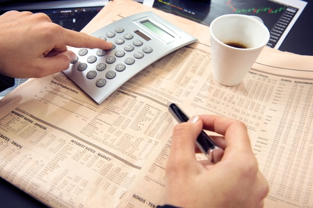  Business woman calculating の写真素材