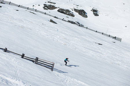 QUEENSTOWN, NEW ZEALAND - AUGUST 6: Unidentified skier ski on fresh powder snow down the mountain at the Remarkables Ski Area on August 6 2015 in Queenstown, South Island, New Zealandのeditorial素材