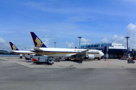 A Singapore SIA Airlines planes at the terminal in Singapore Airport, getting ready for passengers to boardのeditorial素材
