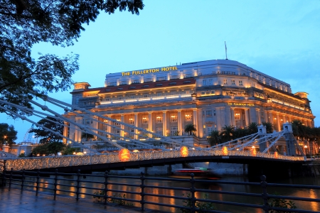 The Fullerton Hotel Singapore is a five-star luxury hotel located near the mouth of the Singapore River, in the Downtown Core of Central Area, Singapore  It was originally known as The Fullerton Building, and also as the General Post Office Building  1  2のeditorial素材