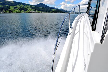 Motorboot auf Seeの写真素材