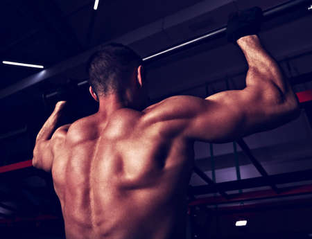 ベンチプレスの写真 イラスト素材一覧 5 784件 ストックフォトのamanaimages Plus