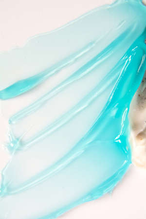 Liquid gel cosmetic product with shimmery particles