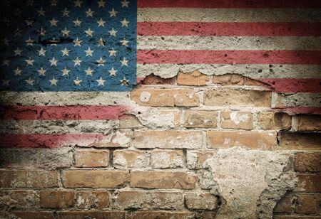 Grunge USA flag on brick wall backgroundの写真素材