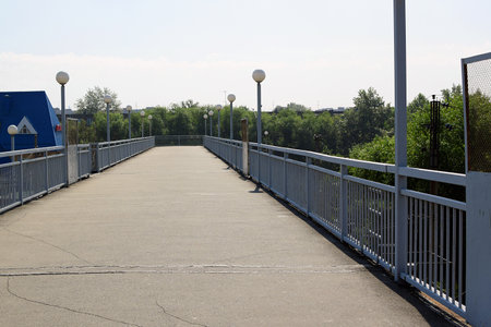 Russia, Chelyabinsk, July 08, 2022: Empty footbridge on a sunny summer day. urban landscape.の写真素材