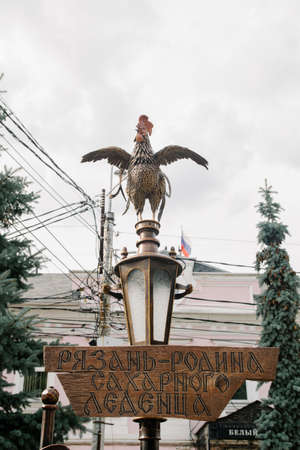 08.21.2021, Russia, Ryazan. A sculpture of a rooster near the candy museum with the inscription: Ryazan is the birthplace of sugar candy.のeditorial素材