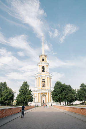 08.21.2021, Russia, Ryazan. View of the Cathedral Bell Tower from the Glebovsky Bridgeのeditorial素材
