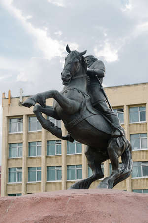 08.21.2021, Russia, Ryazan. Monument to the Ryazan governor Yevpatiy Kolovrat. The decoration of the Postal Square is a bronze rider on a rearing horse.のeditorial素材