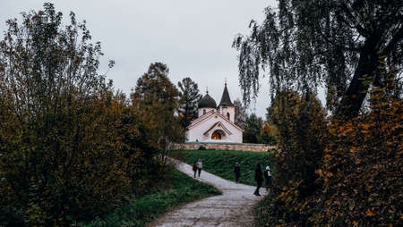 02.10.2021, Russia, Tula region, State Memorial Historical, Art and Natural Museum-Reserve of VD Polenov. Church of the Holy Trinity Life-Giving at Sunset in Autumn.のeditorial素材