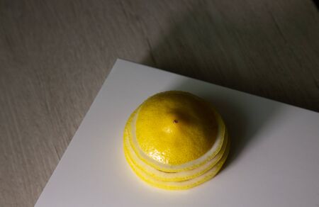 lemon slices on the white plateの写真素材