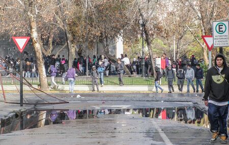 SANTIAGO, CHILE - 30 JUNE 2011: Student's Marchのeditorial素材