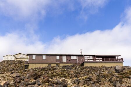 Manawatu-Wanganui, New Zealand - Abril 01, 2018: Whakapapa skifield on Mount Ruapehu, Tongariro National Park, New Zealandのeditorial素材