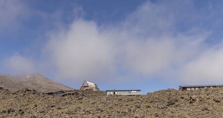 Manawatu-Wanganui, New Zealand - Abril 01, 2018: Whakapapa skifield on Mount Ruapehu, Tongariro National Park, New Zealandのeditorial素材