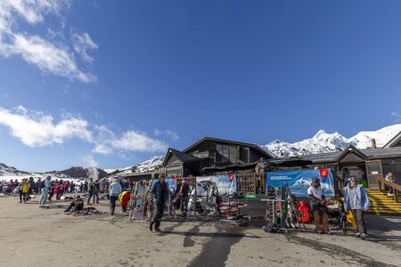 Whakapapa, New Zealand - August 11, 2018: Visitors to Whakapapa Skifield, Mount Ruapehu, Tongariro National Park, New Zealand.のeditorial素材