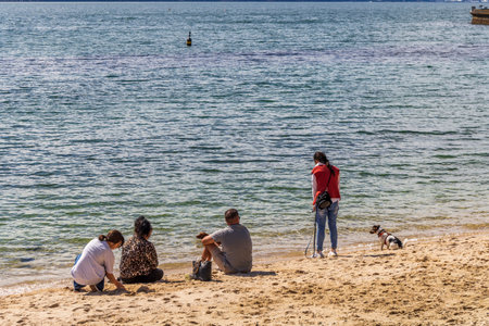 Wellington, New Zealand - September 10, 2022: People enjoying the sunny day at Oriental Bay Beach in Wellington, New Zealandのeditorial素材