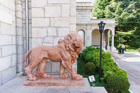Koreiz, Yalta, Crimea, Russia-September 13, 2018: Terracotta lion by architect A. Moriji near the entrance to the Yusupov Palace. The inscription in Russian " it is forbidden to Touch the sculpture"のeditorial素材