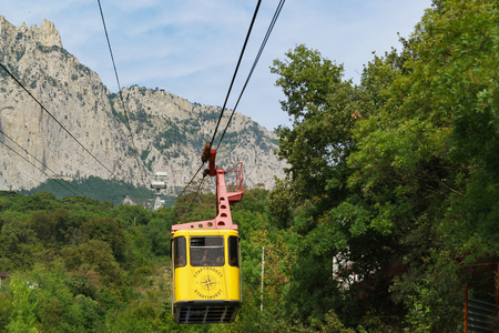 Mishor, Yalta, Crimea, Russia - September 14, 2018: Cable car to the top of AI-Petri. The world's longest unprotected spanのeditorial素材