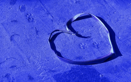 Blue love for cat pet background with its footprints in a heart shapeの写真素材