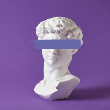 bust of david replica on a purple background copy space, a copy of the work of michelangelo, art with antique sculptureの写真素材