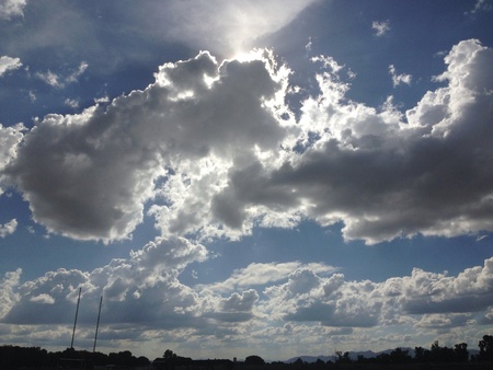 Sun behind cloudsの素材