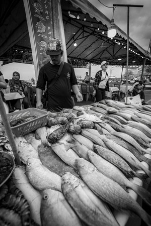 Fish market counter in Kota Kinabalu Borneo Malaysiaのeditorial素材