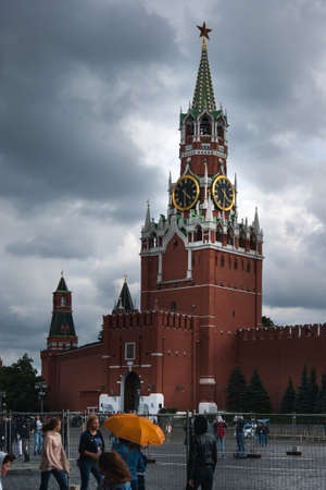 Moscow Russia - August 2018. Red Square, Kremlin. The main square of the country. Tourist walk through autumn Moscow under the disturbing dark blue sky in the cloudsのeditorial素材