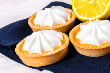 Cheesecake lemon tart cake or pie, with fresh lemon and mint. White background, lifestyle healthy sweet foodの写真素材