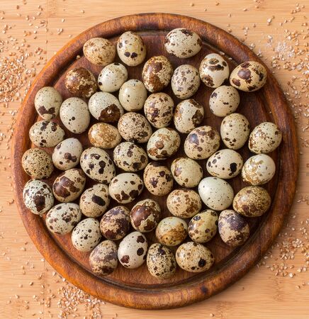 quail eggs on a cutting Boardの写真素材