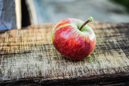 red apple on wooden backgroundの写真素材