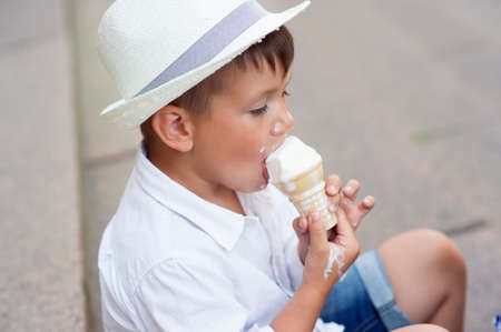 Cute boy with the icecreamの写真素材