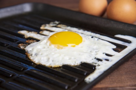 Fried eggsfried egg in a pan, grilled eggs, rawの写真素材