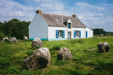 House on the field among the ancient stones of the Menhirs on a sunny day, French Brittany.Standing Stones at Carnac, Brittany France.The world's largest megalithic landmark in France.Travel to Franceのeditorial素材