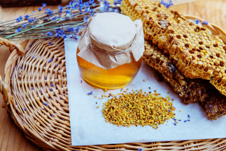 Honeycomb, glass pot with honeyの写真素材