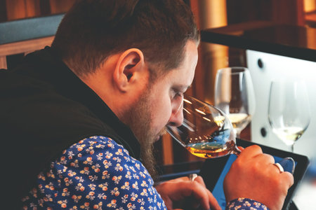 Cavist, sommelier. Training in school sommelier. Wine tasting. Tinted