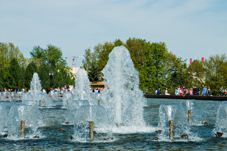 Moscow, Russia, May 9, 2018: vacationers people in hot weather at the fountain in the Parkのeditorial素材