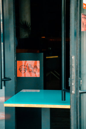 Cafes and restaurants work to take out food and drinks, observing security measures, masks, gloves....