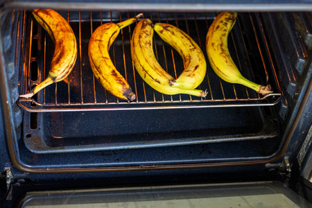 bake bananas in an electric ovenの写真素材