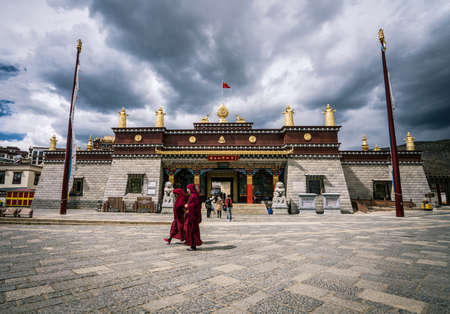 ZHONGDIAN, CHINA - April 24,2019: Songzanlin Temple,Shangri-La,China.のeditorial素材