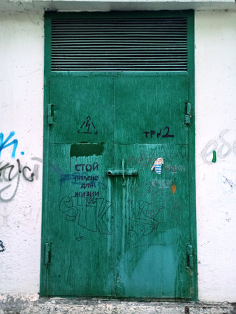 door, old, wall, architecture, wood, window, house, building, sign, woodenの写真素材