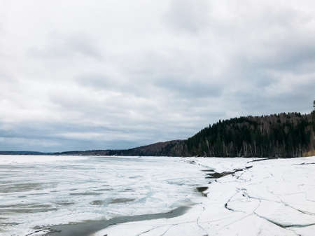 Winter seascape, dark twilight by the waterの写真素材