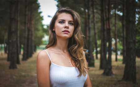 Beautiful young woman posing in natural lightingの素材
