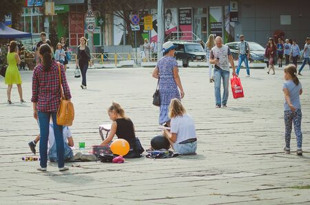 Saratov, Russia- september 15, 2018: Pupils of the art school draws in the city park in an open air in honor of the city's day.のeditorial素材