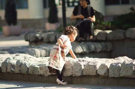 MOSCOW, RUSSIA - July 06, 2018:Chistoprudny Boulevard in Moscow. The little girl leaned toward the fountain.のeditorial素材