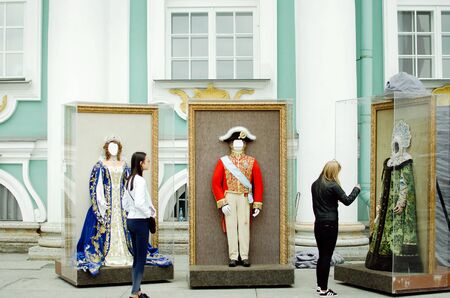 Saint Petersburg, RUSSIA - July 08, 2018: Entertainment for tourists in St. Petersburg. Photographing in historical museum costumes.のeditorial素材