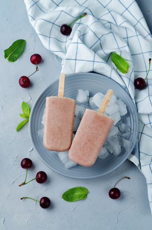 Cherry Ice cream with fresh cherries and ices. toning. selective focusの写真素材
