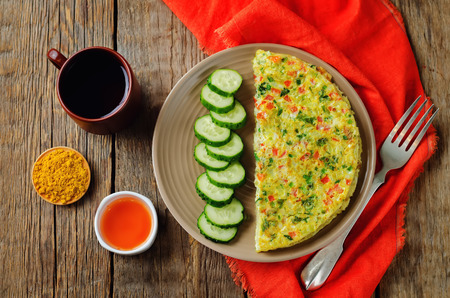 Indian Masala Omelette with cucumbers on a wood background. toning. selective focusの写真素材